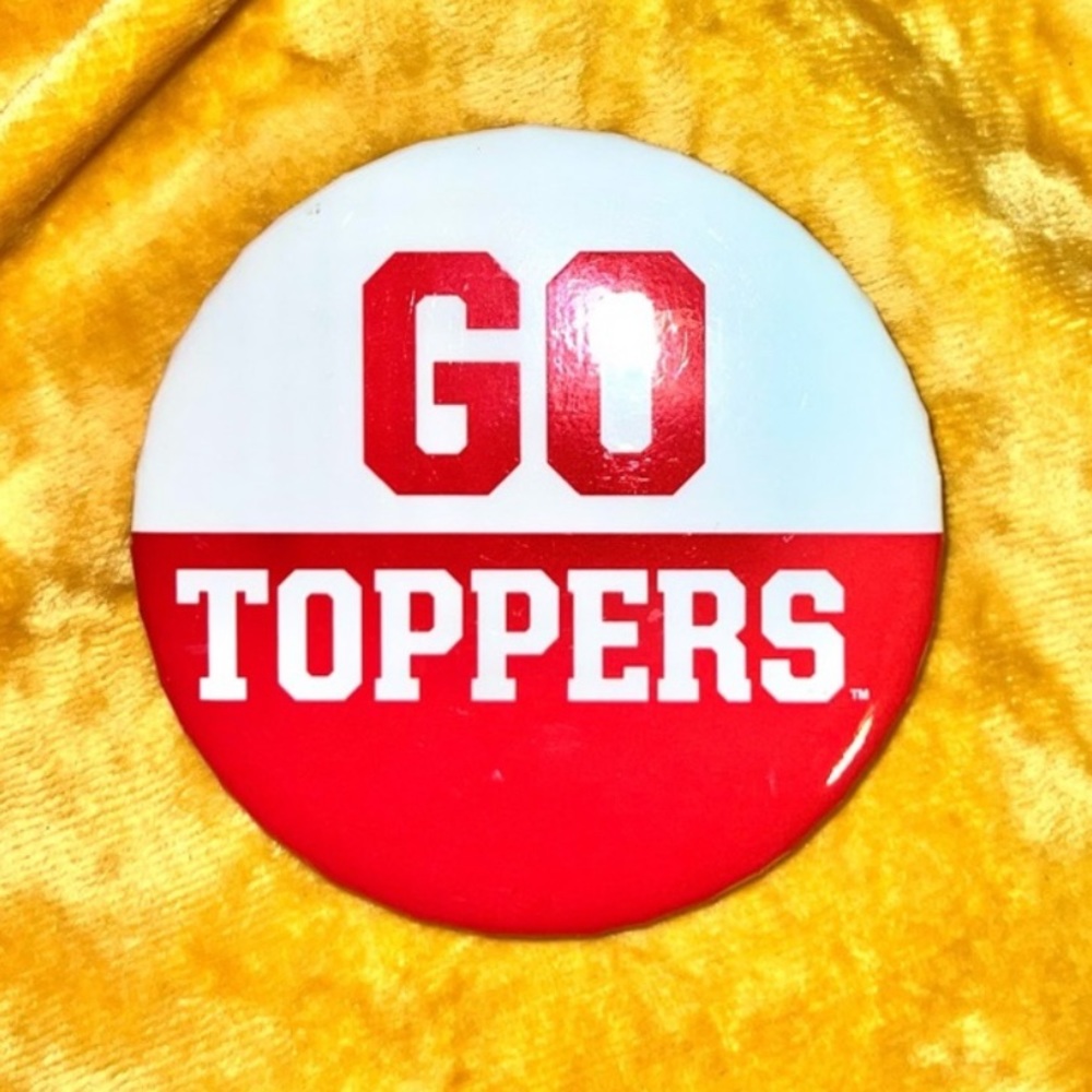 🤩 5 FOR $15 NWOT Go Toppers Pin